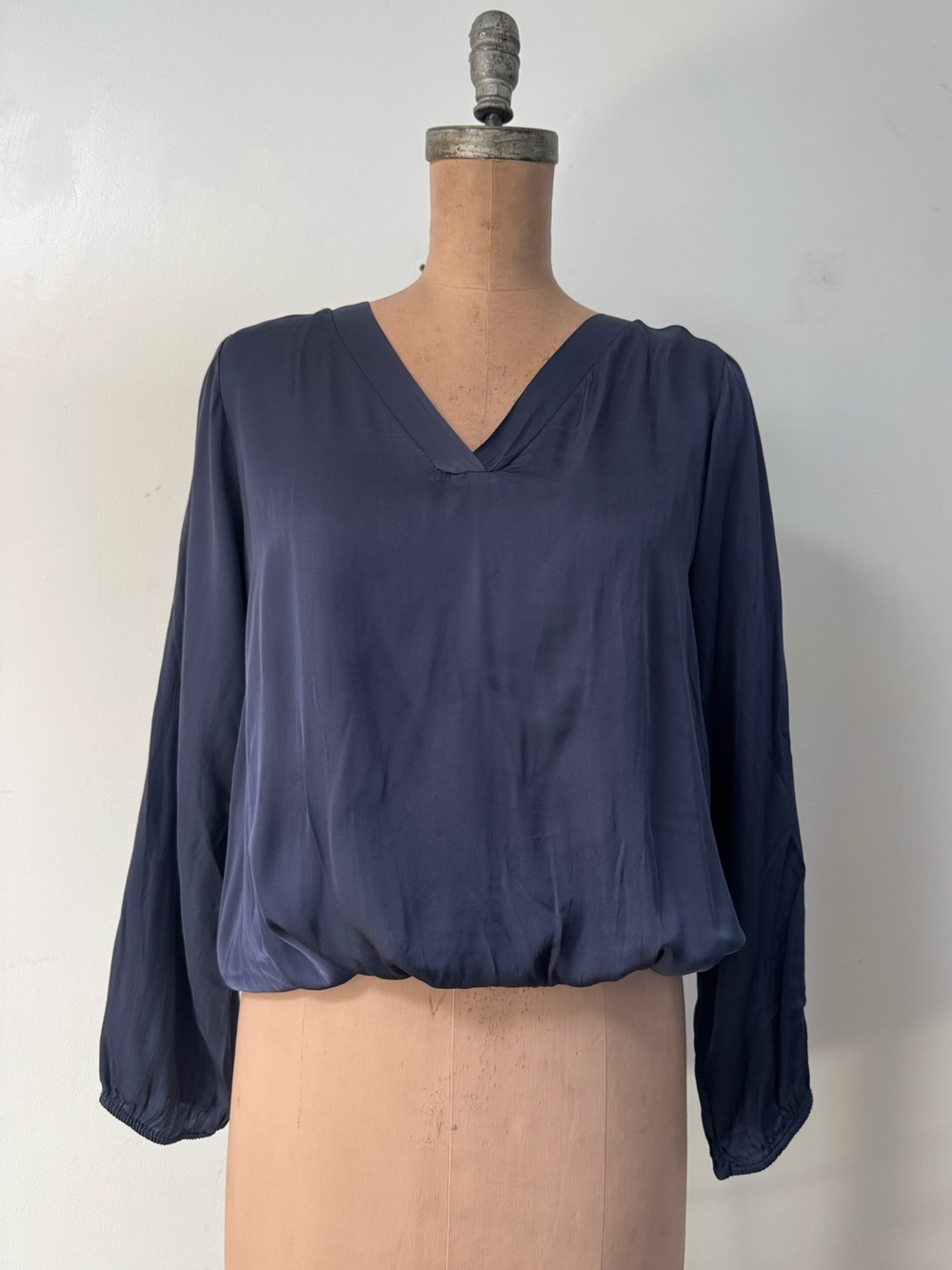 M Made in Italy Navy V-Neck Long Sleeve silk blend Blouse size S